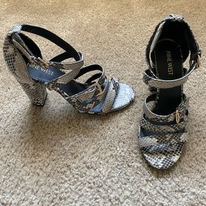 Nine West Strappy Sandal Chunky Heel Size 6 Snake